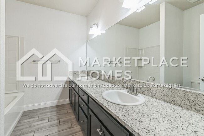 Building Photo - 2426 Valdes Dr