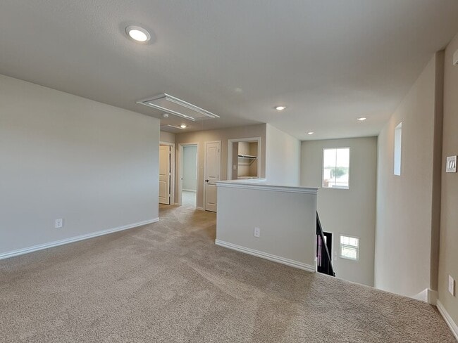 Building Photo - 507 Clover Crk Dr