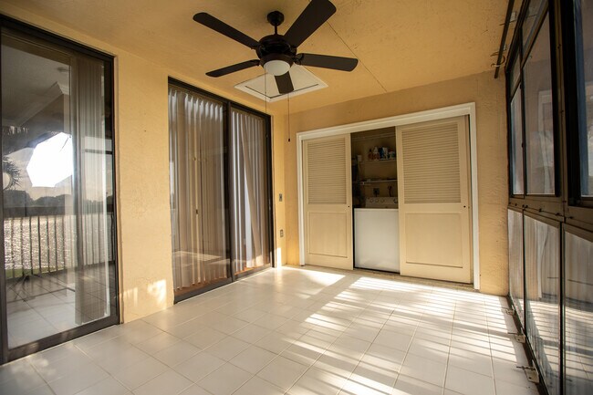 Building Photo - 2738 Carambola Cir S