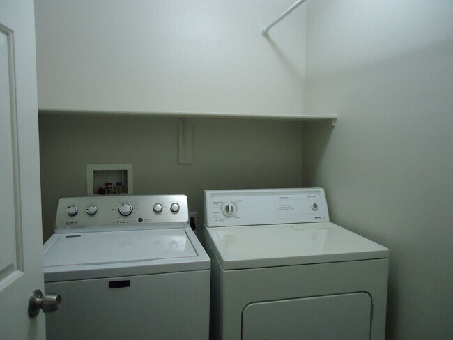 Building Photo - Nice two story house on SW area