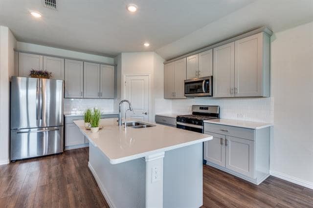 Building Photo - 3217 Paruament Dr