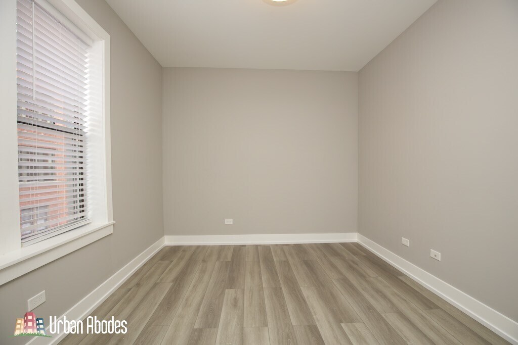 Building Photo - 3937 N Janssen Ave