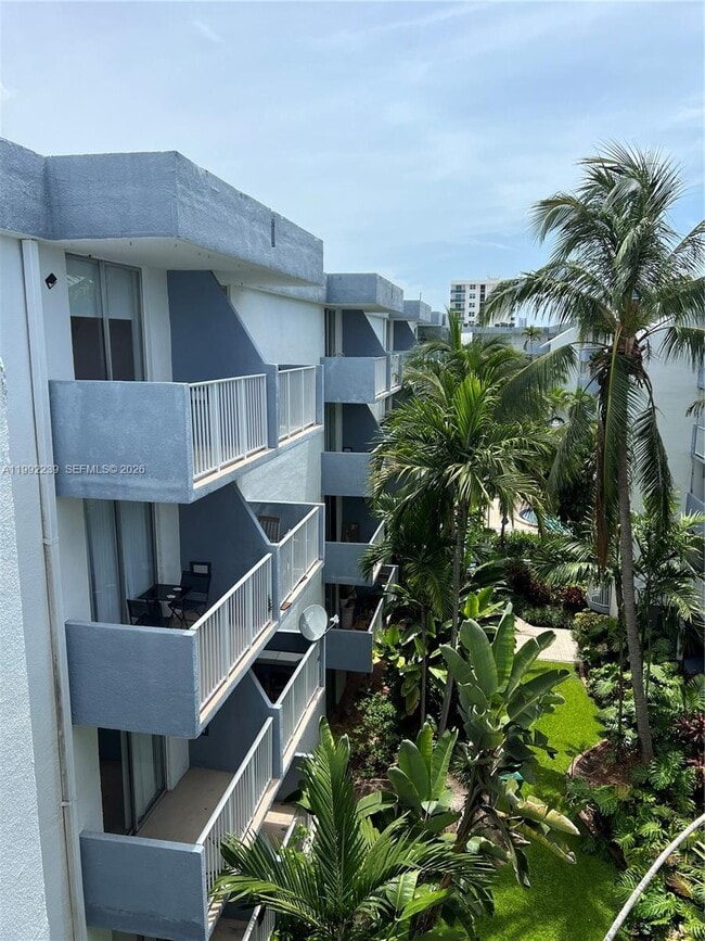 Building Photo - 1801 S Treasure Dr