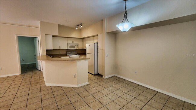 Building Photo - 4122 Central Sarasota Pkwy