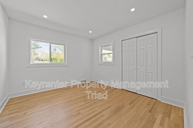 Building Photo - 3807 W Friendly Ave