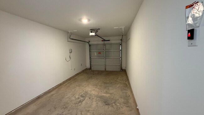Building Photo - 912 Pertuso Ln