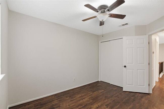 Building Photo - 4807 Shadowdale Dr