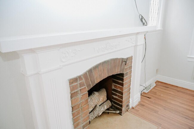 Building Photo - 2441 Templeton St