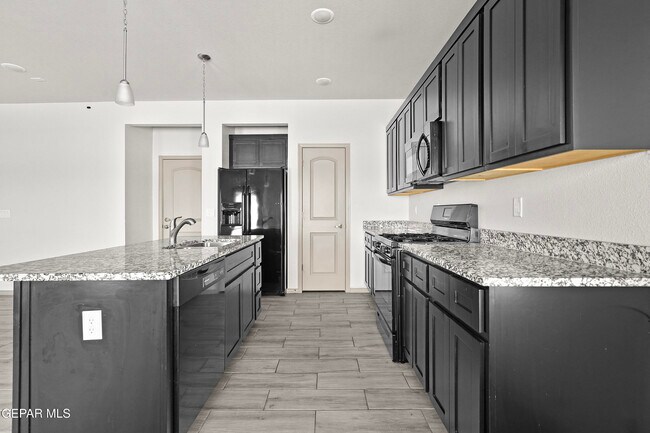 Building Photo - 12049 Hidden Gdns