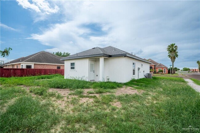 Building Photo - 309 Lilly Dr