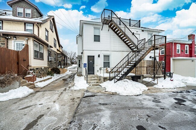 Building Photo - 324-326 Darby Rd-1R