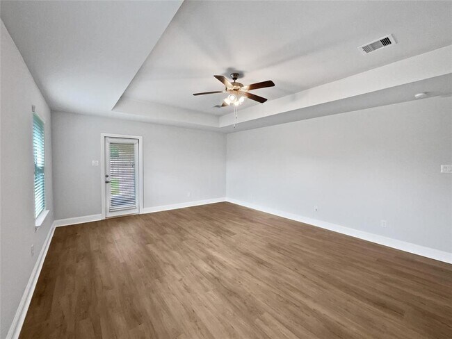 Building Photo - 411 Terra Vis Cir