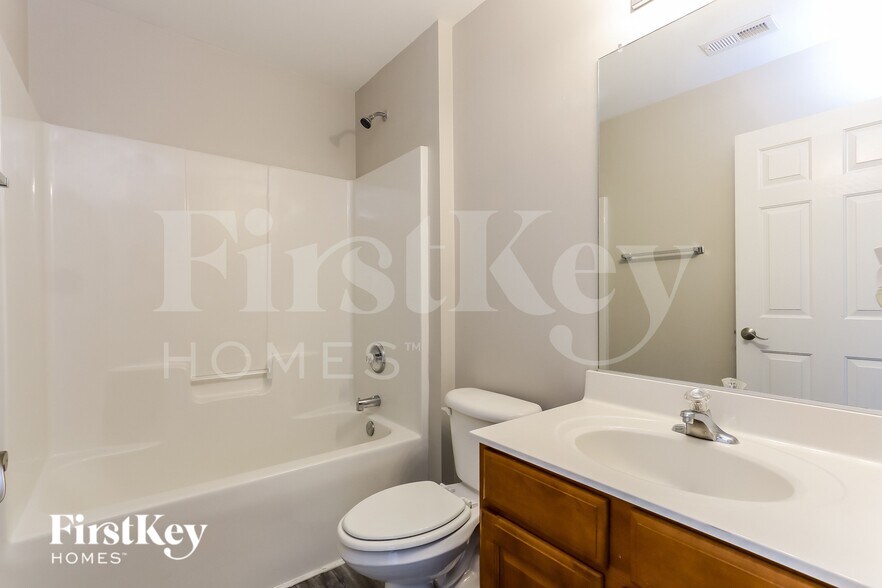 Building Photo - 11701 Kingsley View Dr