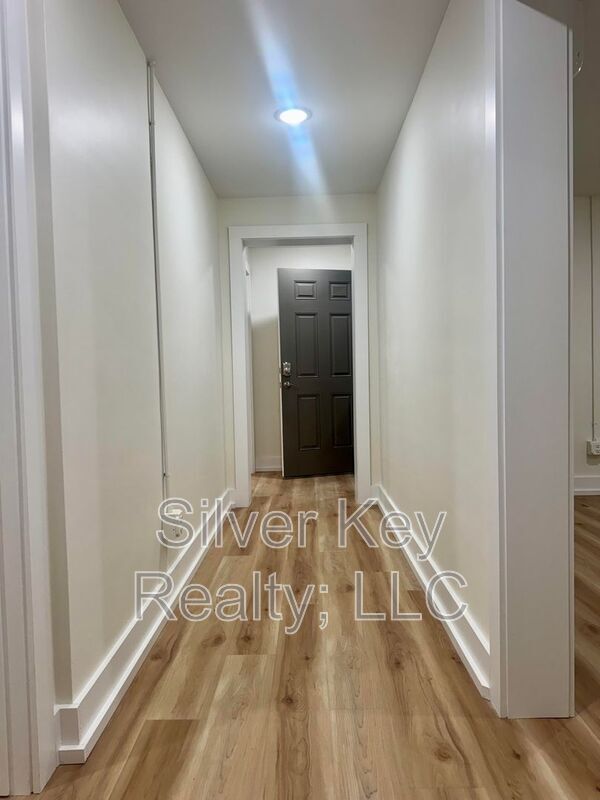 Building Photo - 2113 W Madison Ave