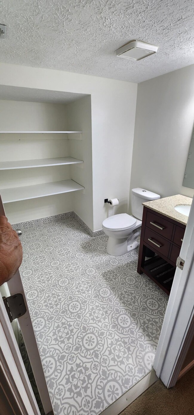 Building Photo - 6054 Southbay Dr