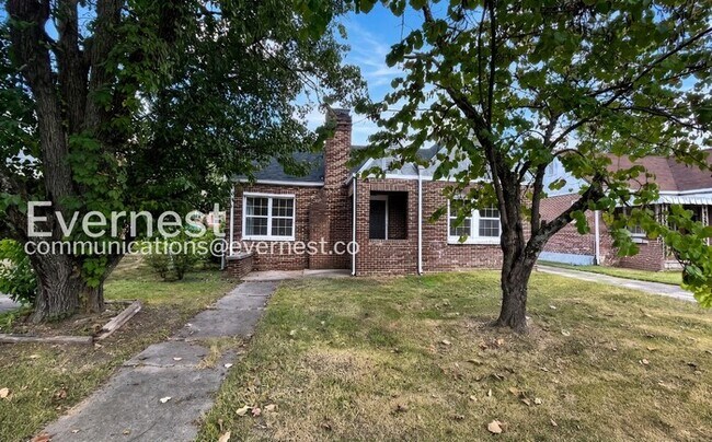 Building Photo - 3 Bed, 1 Bath Home with Fenced Yard / Pet-Friendly / Available Now!