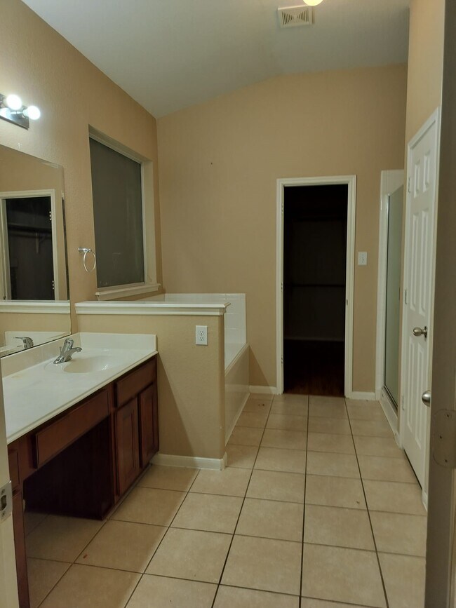 Building Photo - 6027 Schaumburg Dr