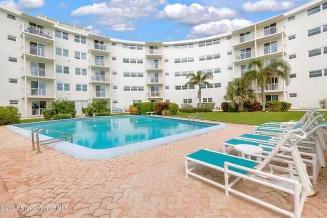 Building Photo - 4000 Ocean Beach Blvd