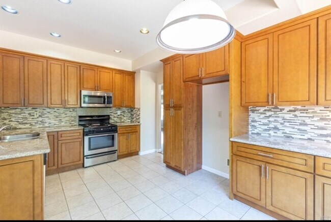 Building Photo - Solar - Huge Savings - 4 Bedrooms - 3 Bath...