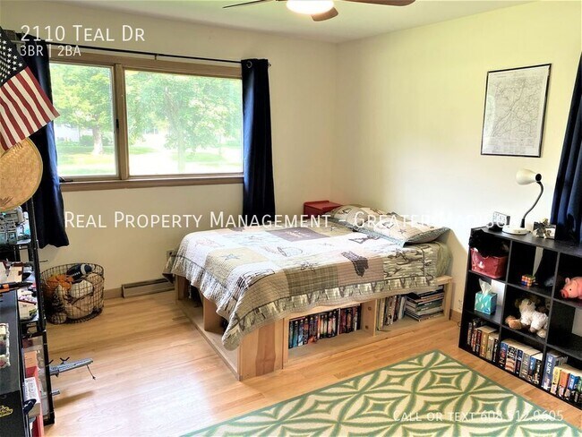 Building Photo - 2110 Teal Dr