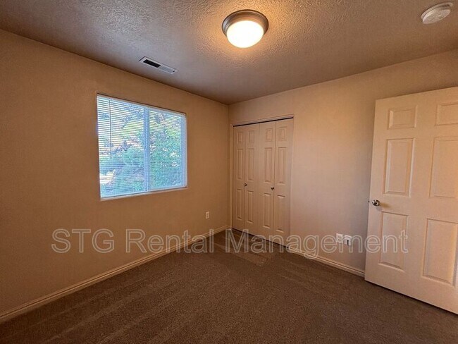 Building Photo - 2642 E 750 N