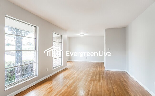 Building Photo - 723 Gramor Dr