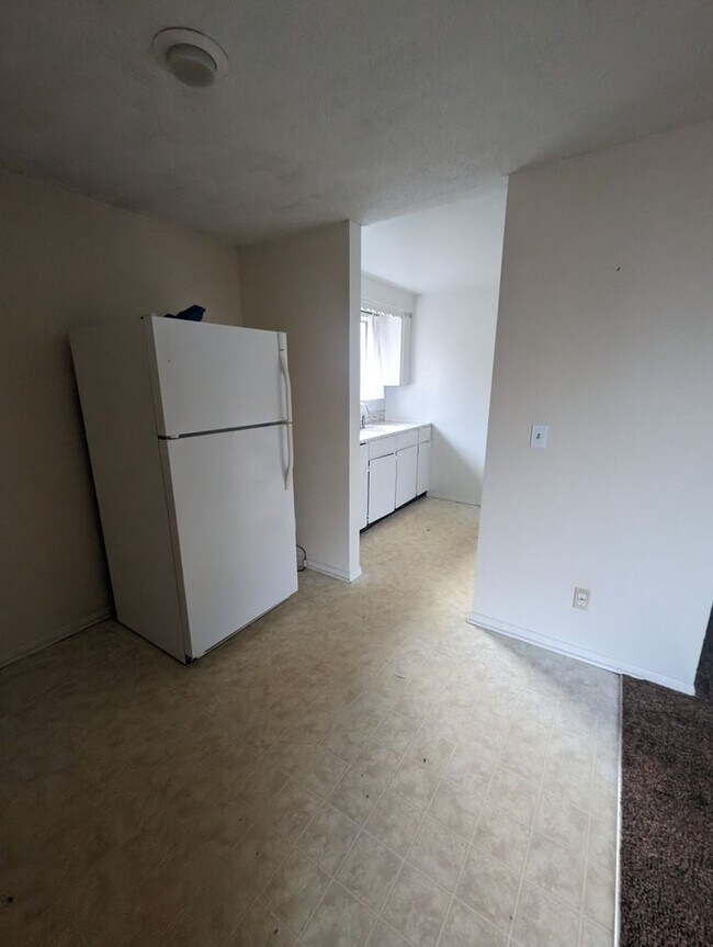 Building Photo - 235/237 Whitesell St W