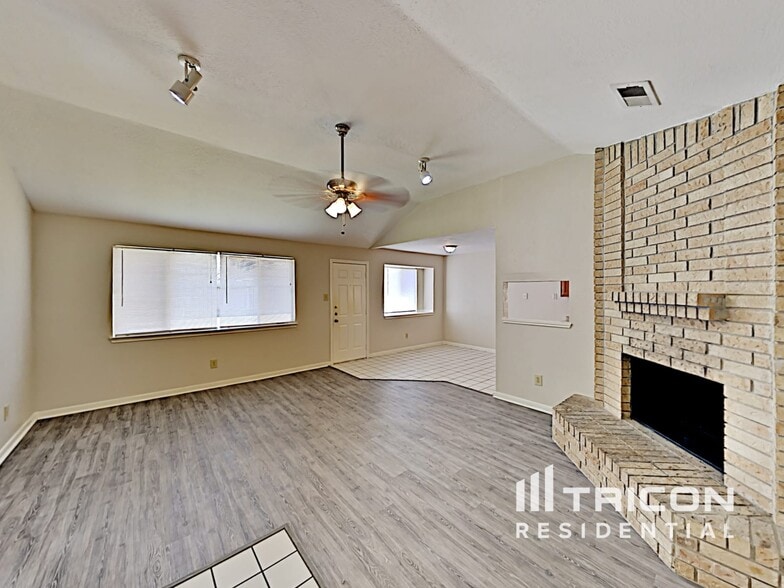Building Photo - 3415 Sandbrook Dr