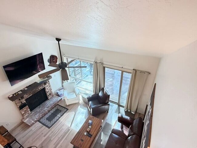 Building Photo - 330 Ski Way