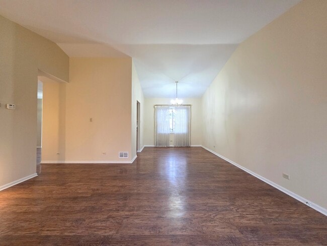 Building Photo - 1013 Meadow Lake Dr