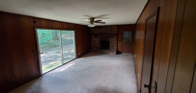 Building Photo - 6420 Cloverdale Dr