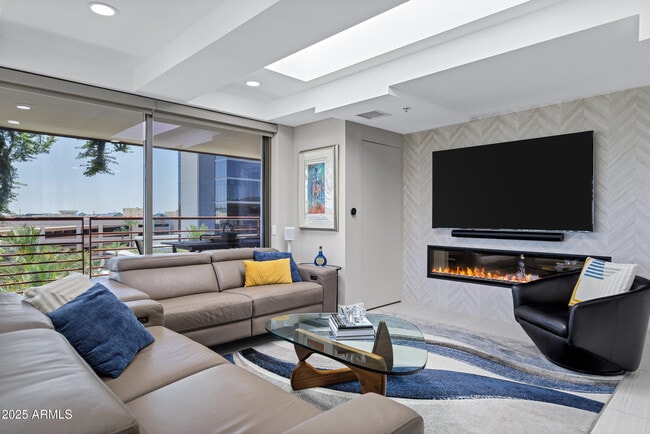 Building Photo - 7137 E Rancho Vista Dr