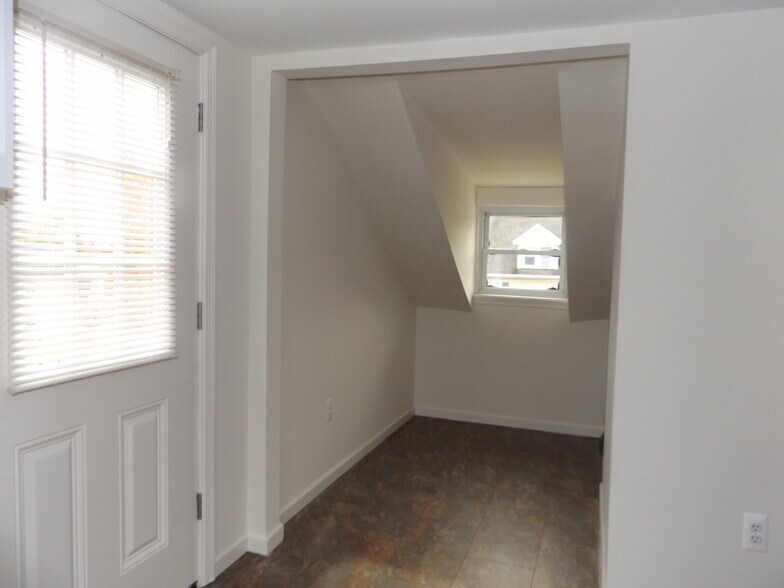 breakfast nook - 766 Central Ave