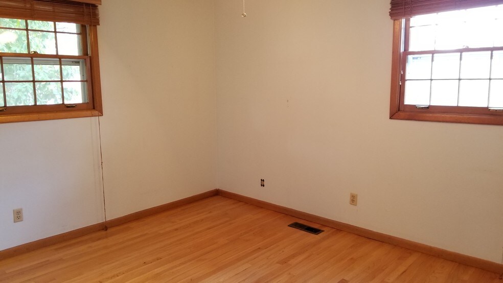 Building Photo - 904 Dartford Rd SW