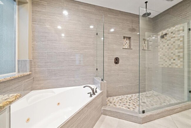 Building Photo - 6307 Shoreview Ct