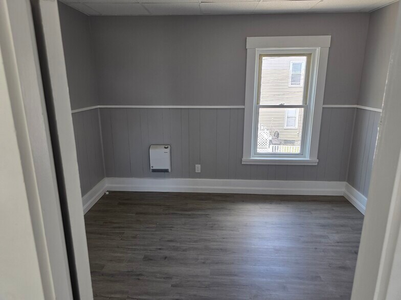 Building Photo - 216 Kimball St