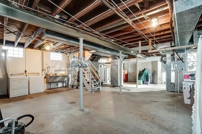 Building Photo - 3317 Wunder Ave