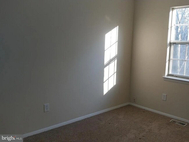 Building Photo - 3 Bedroom 1.5 Bathroom Townhouse in Edgewood, MD