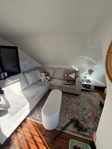 Primary Photo - 1841 1/2 Highland Ave