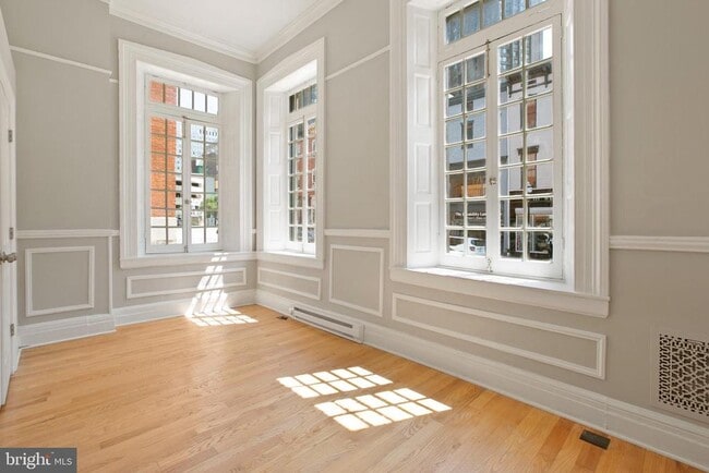 Building Photo - 106 W Saratoga St