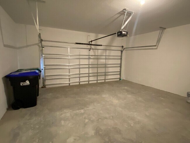 Building Photo - MOVE IN SPECIAL $300 1ST MONTH