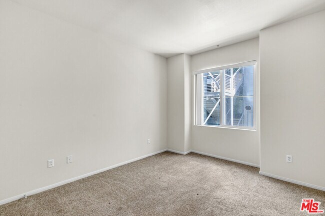 Building Photo - 4060 Glencoe Ave