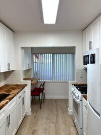 Building Photo - "Brand new" Cottage!  1-BR + den, totally ...