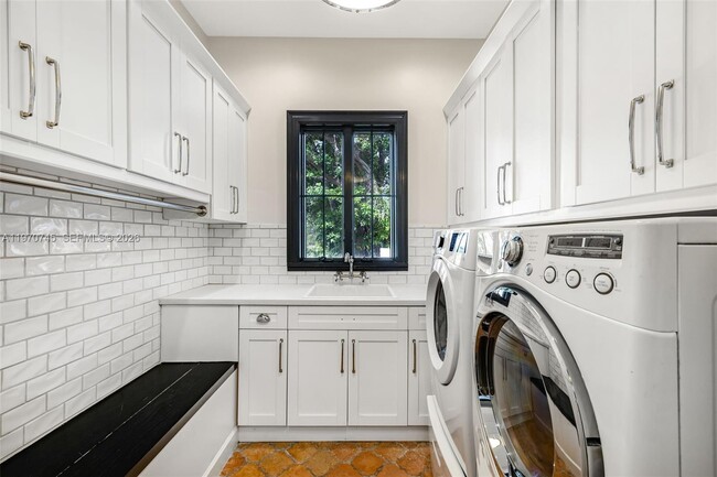 Building Photo - 9815 SW 114th St