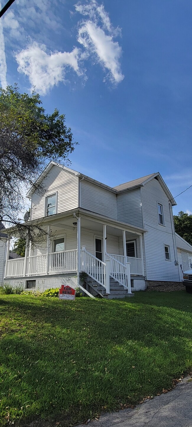 Building Photo - 1102 Old Mercer Rd