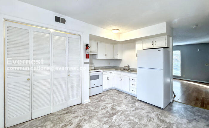 Building Photo - 1221 Katie Ave