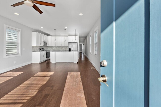 Building Photo - Available Now! 4 Bed, 3.5 Bath, Convenient...