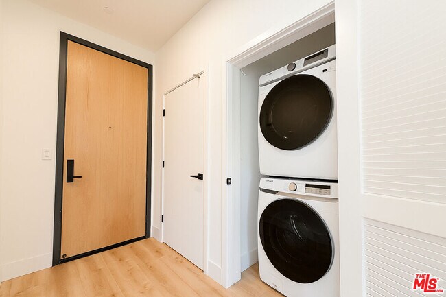 Building Photo - 5813 Lexington Ave