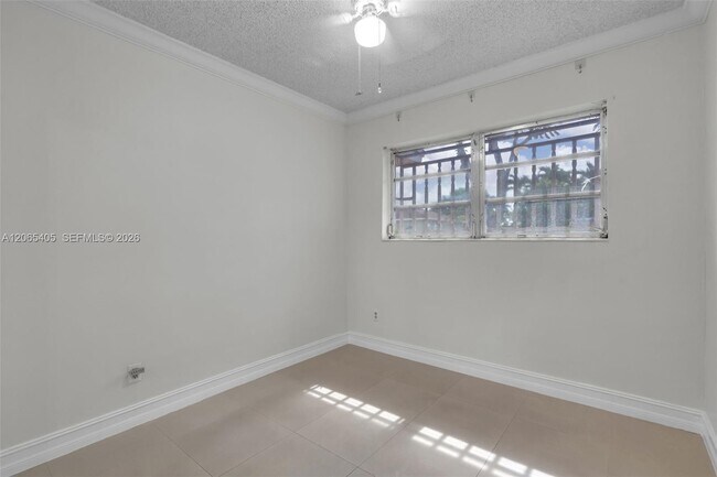 Building Photo - 5560 W 6th Ave
