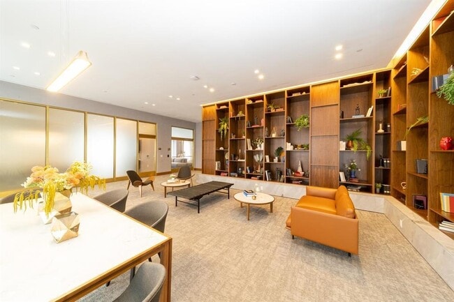 Building Photo - 75 Park Ln S